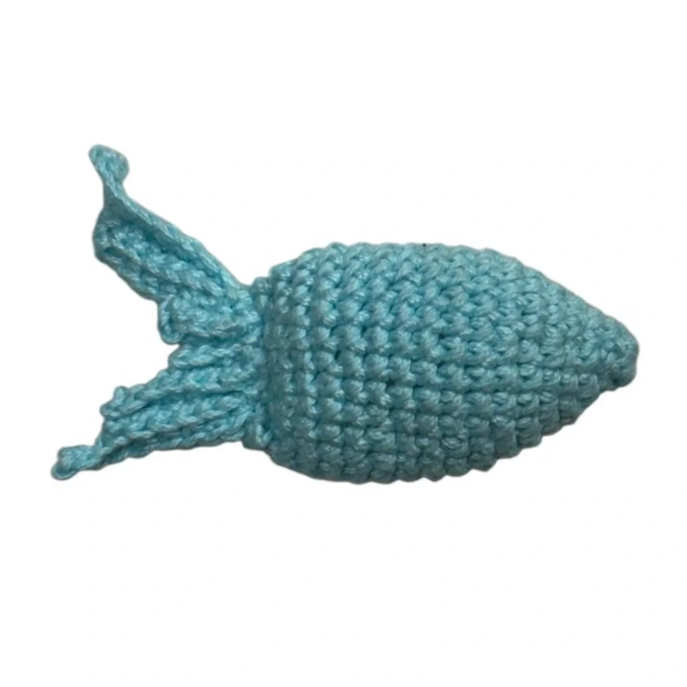 100% handmade crochet fish toy for cats with catnip inside! 100% cotton yarn